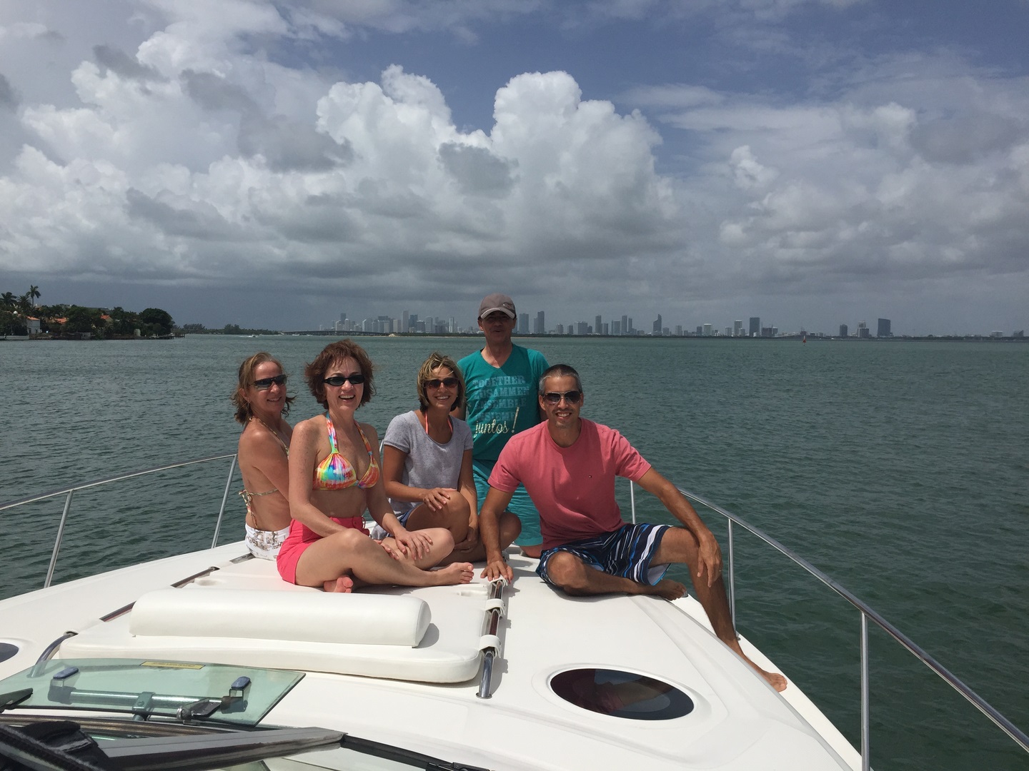 sunshine-boating-sea-ray-37-bow