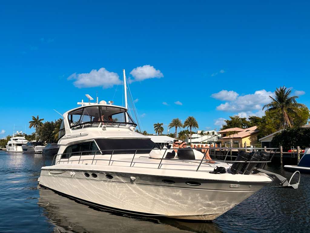Relax on the elongated bow in sea chairs on this Fort Lauderdale private yacht charter Sea Ray Sedan yacht www.instagram.com/sunshineboating