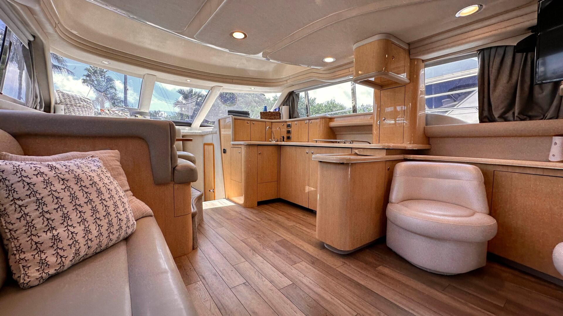 Private yacht charters in Fort Lauderdale with Sunshine Boating